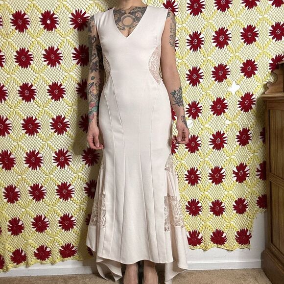 Marciano dresses / Cream Lace Dress / Size 4 - Picture 1 of 16